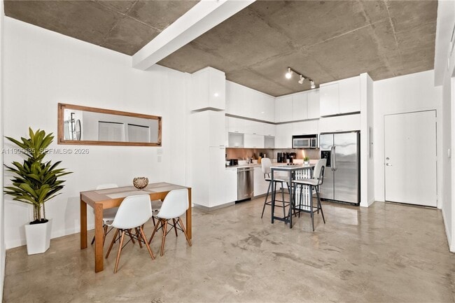 Photo - 234 NE 3rd St Unidad 1704