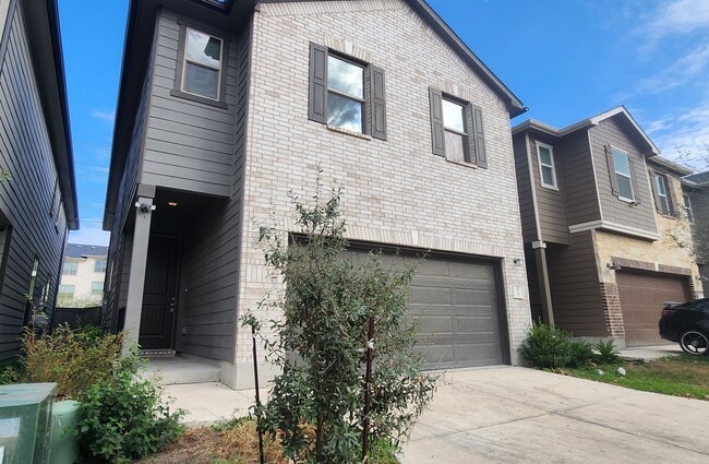 Building Photo - 5-Bedroom 3-Bathroom Home Walking distance to USAA and just mins from Medical Center and UTSA