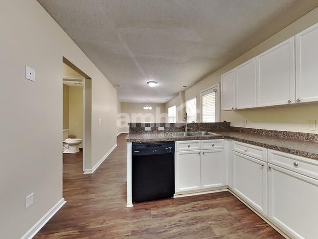 Photo - 405 White Bluff Ct