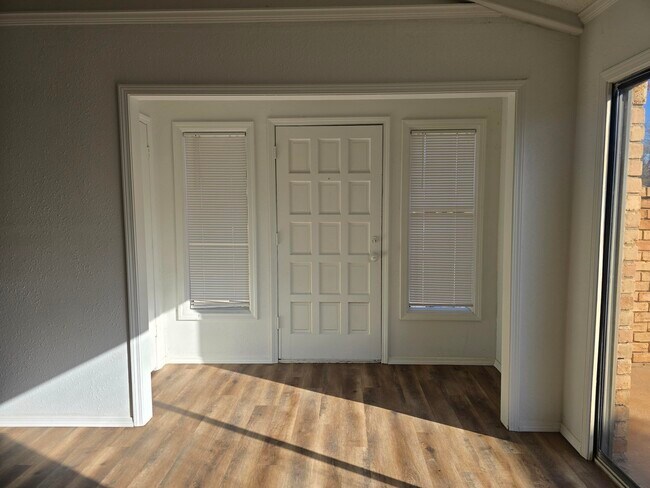 Photo - 2211 33rd St