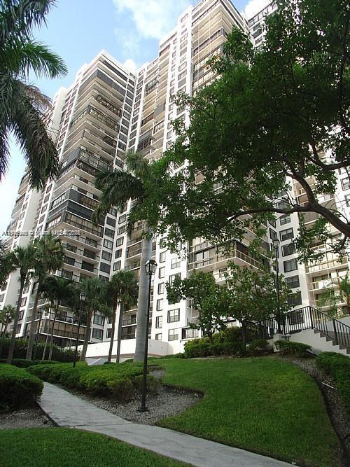 Building Photo - 2333 Brickell Ave Unit 2215