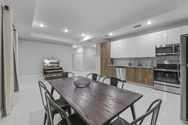 2906 65th St W