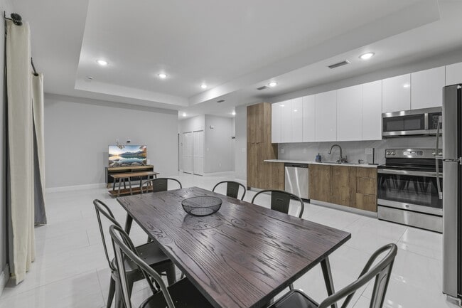 Photo - 2906 65th St W