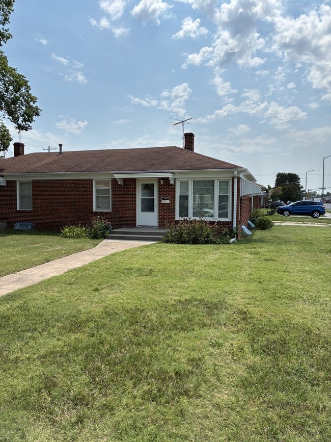 Building Photo - 1 E 28th Ave Rental