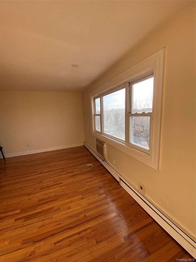 Photo - 146-05 226th St