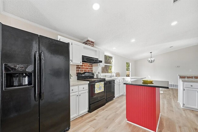 Photo - 2645 Bryant St