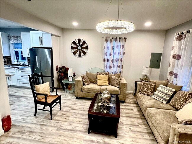 Photo - 126 W Main St