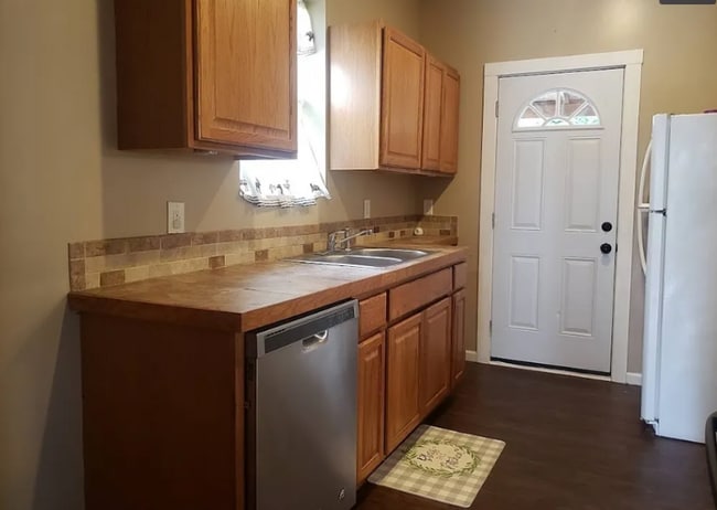 Photo - 231 N Elm St