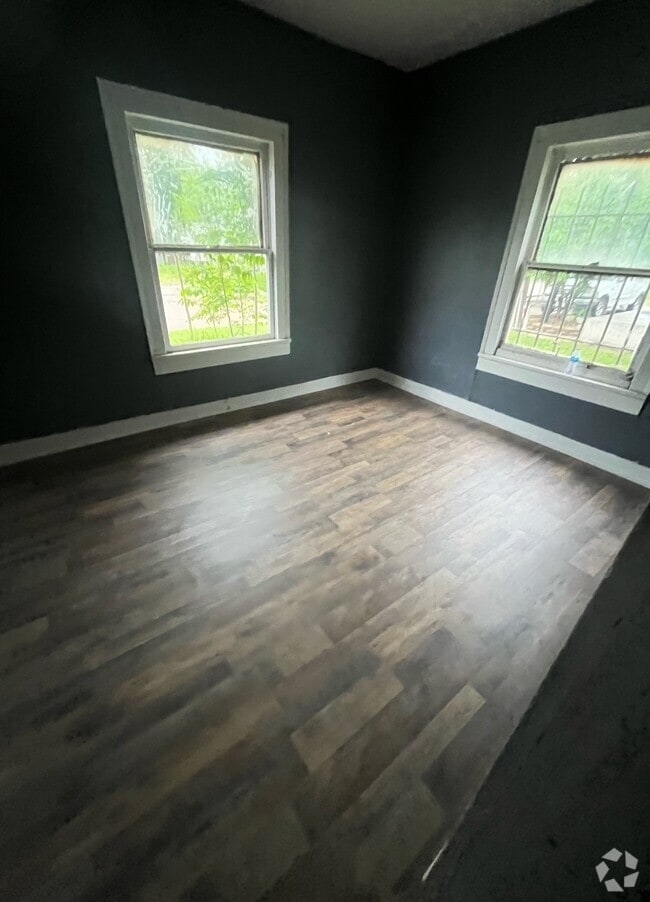 Building Photo - 2112 Ave E Rental