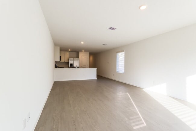 Photo - 609 Craven St