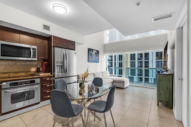 Photo - 41 SE 5th St Unidad 908