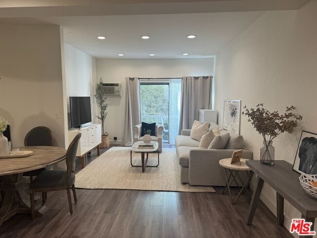 Building Photo - 1440 Veteran Ave Unit 228 Rental