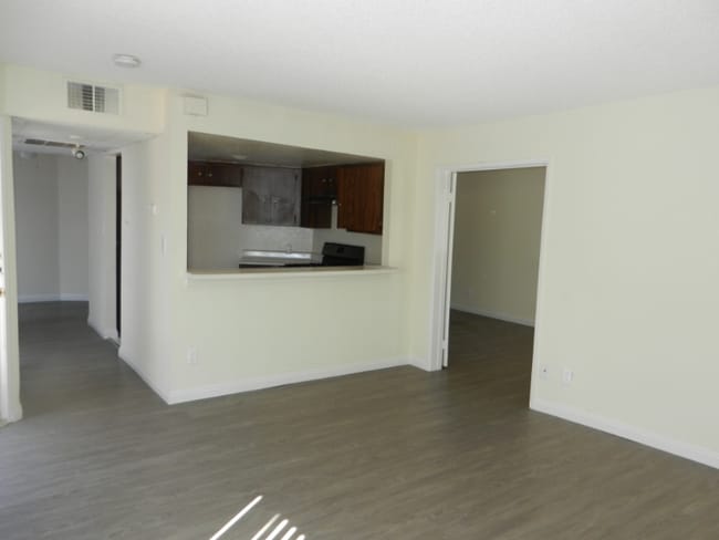 Photo - 4453 Woodman Ave