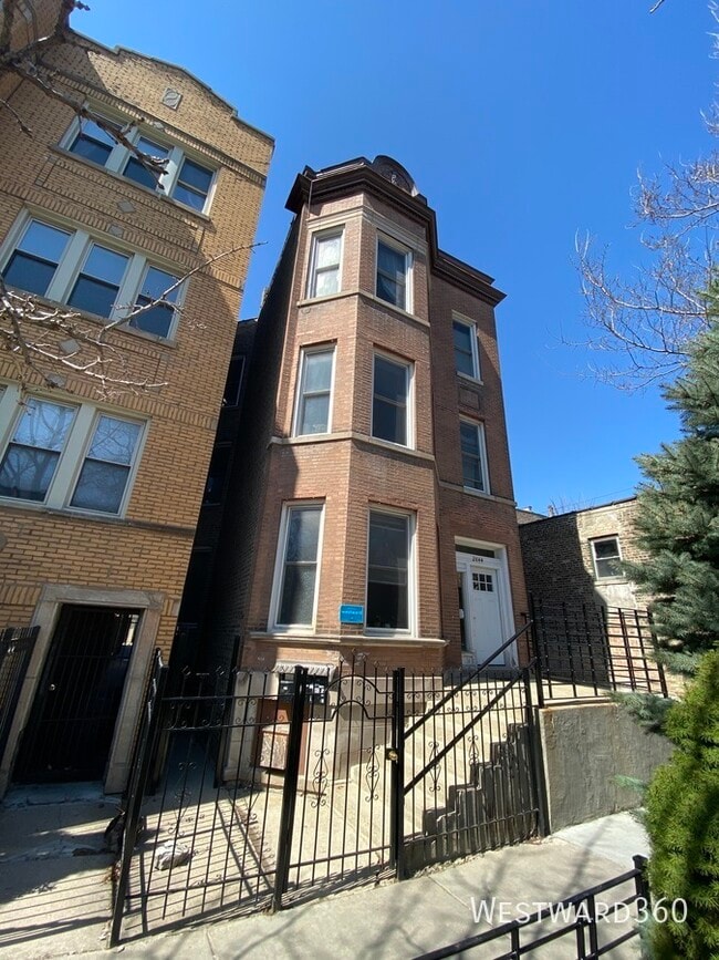 Photo - 2844 N Whipple St Unit 2F