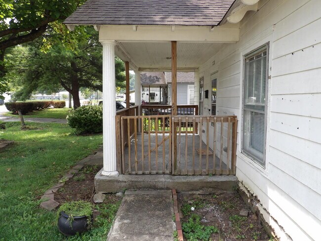 Photo - 720 Holmes St