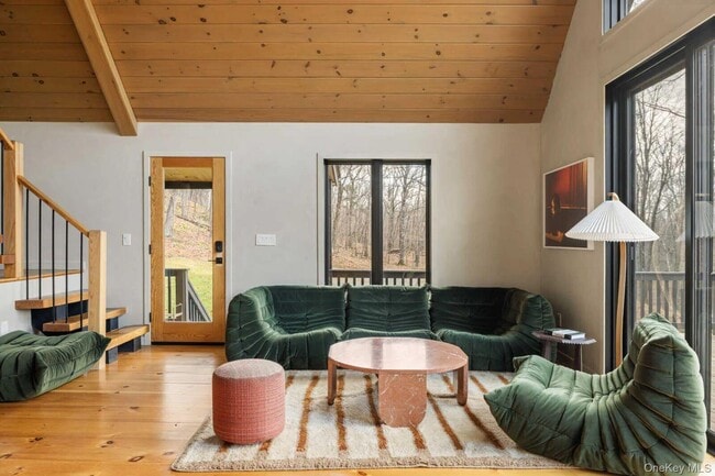 Photo - 407 White Schoolhouse Rd