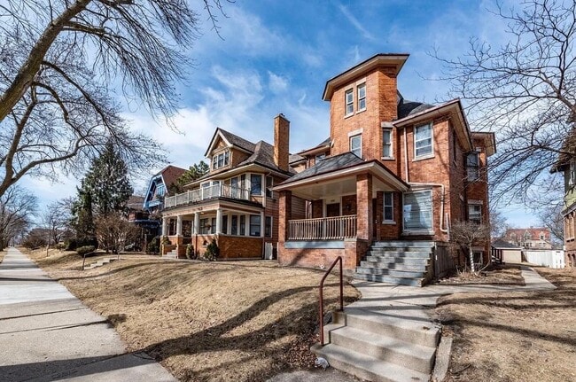Photo - 3034 W State St