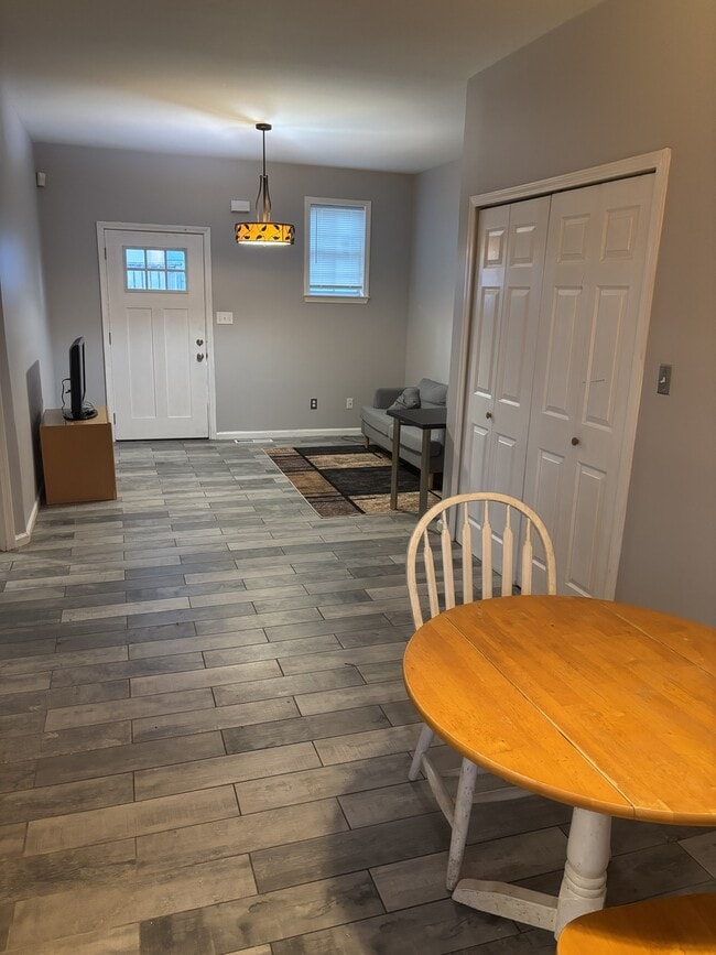 Photo - 559 Woodlawn Ave NW Unidad B