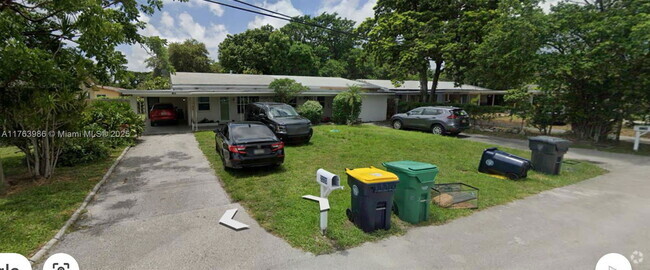 Building Photo - 2320 SW 44th St Unit B Rental