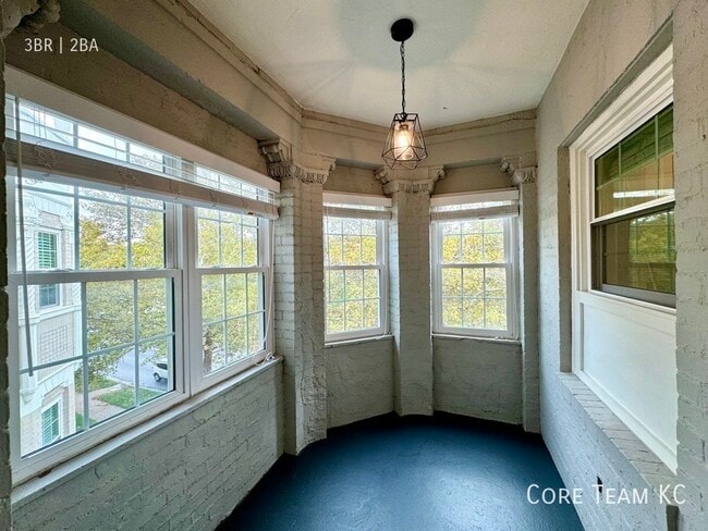 920 Ward Pkwy Unit 7
