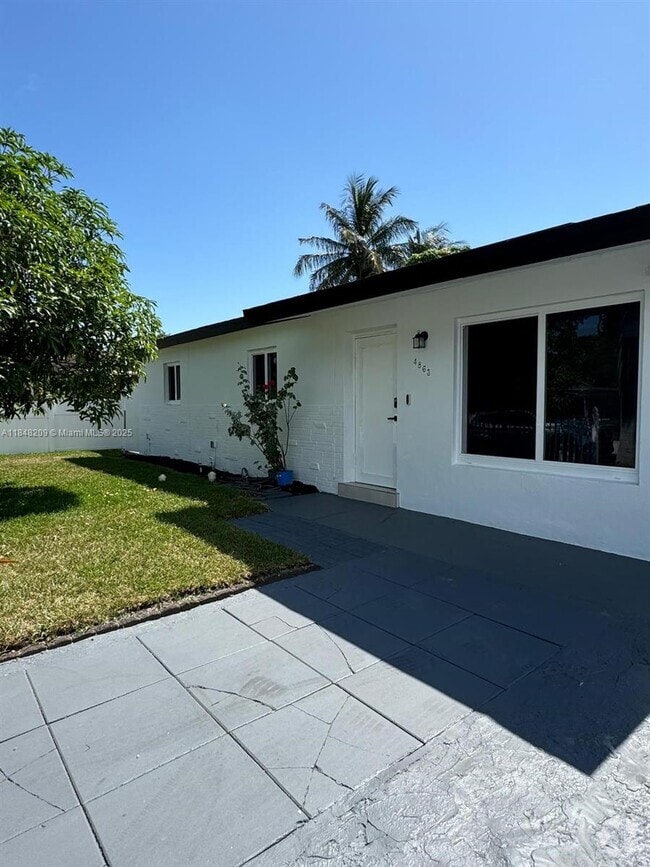 Building Photo - 4863 SW 44th Terrace Rental