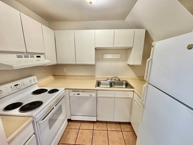 Photo - 119 E Oak St Unit #3