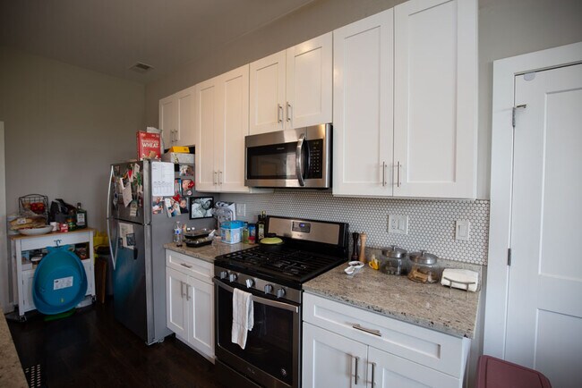 Photo - Totally revoated Duplex in heart of Pilsen! Unit 3F