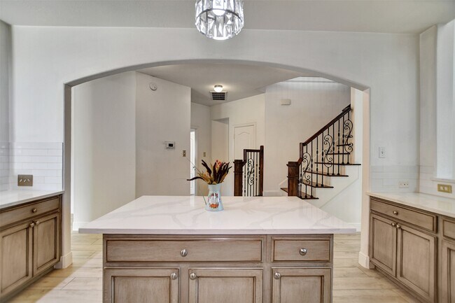 Photo - 20831 Brodie Ln