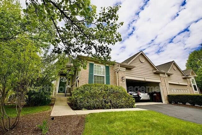 Building Photo - Beautiful 3BR 3BA Townhouse • Updated Kitchen • Deck • 2-Car Garage in Beavercreek