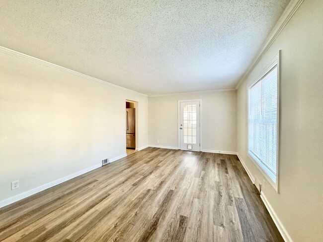 Photo - Spacious 4 Bedroom Located in Garden Homes