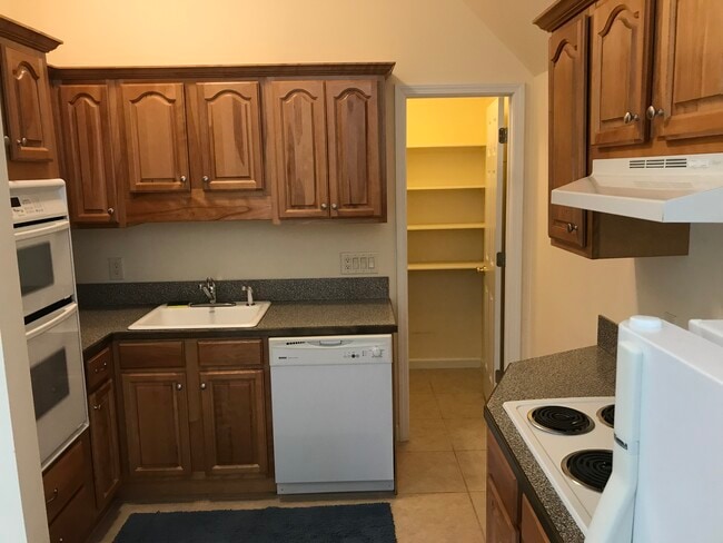 Kitchen - 4640 Chestatee Pointe Unit A