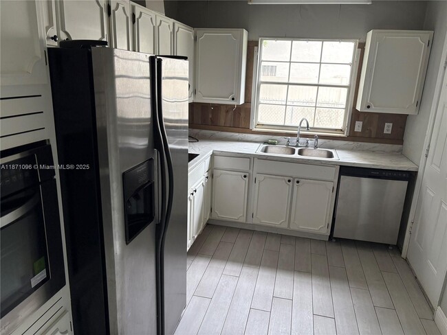 Photo - 1606 Churchill St