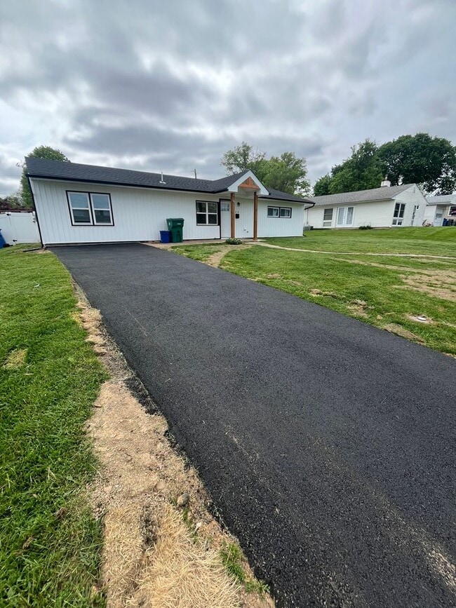 Photo - Beautiful brand new 4 bed 2 bath for Rent single home with yard in Levittown