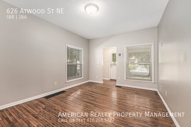 Photo - 626 Atwood St NE