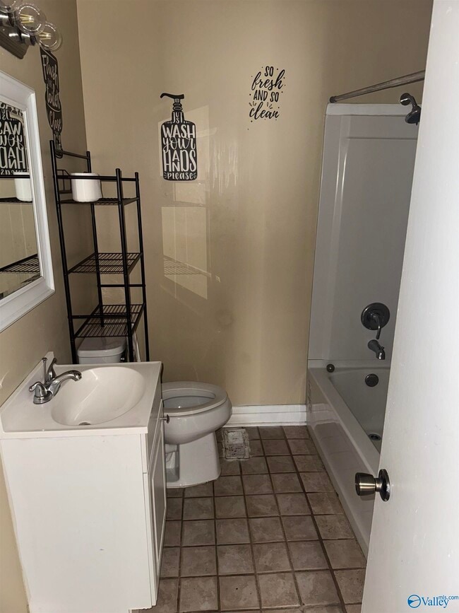 Photo - 2728 Clayton Dr NW