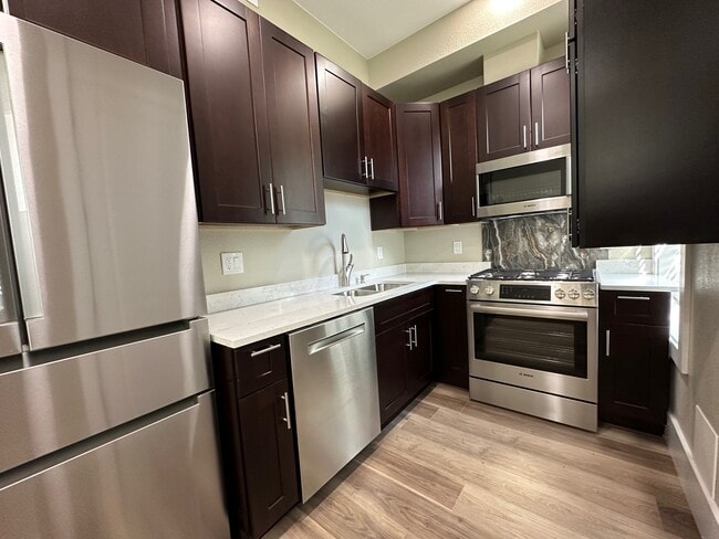 Building Photo - 204 W 5th Ave Unit 206A