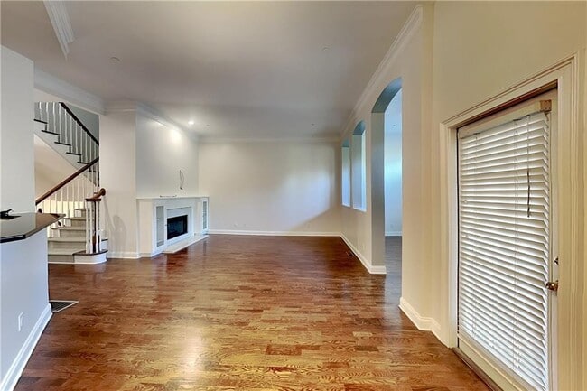 3008 Montclair Cir SE
