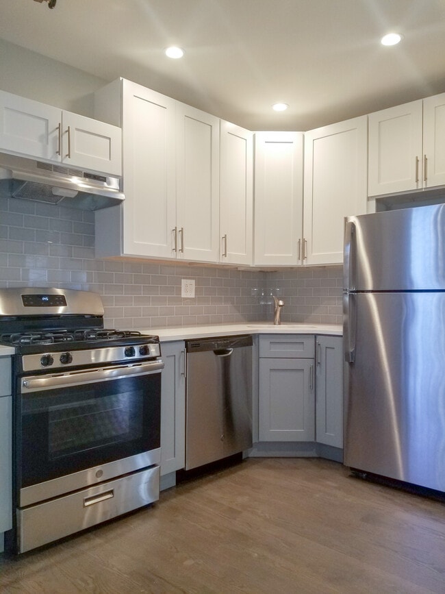 Photo - 1931 W Winona St Unit Garden