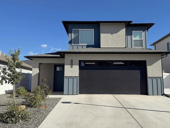 Building Photo - 2452 Park Vista St