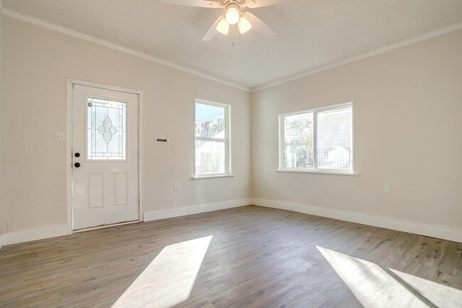 Photo - Newly Remodeled 2 Bed, 1 Bath Home near Hi...