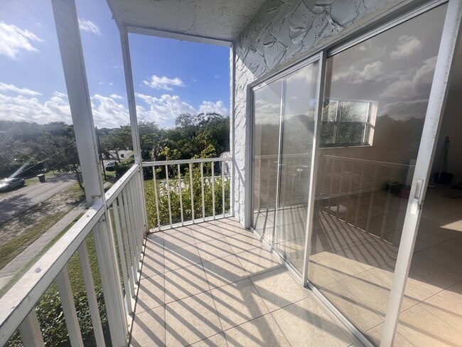 Photo - 12290 NE 11th Ct