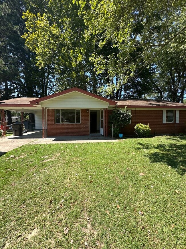 Building Photo - 604 carpenter-zillow Rental