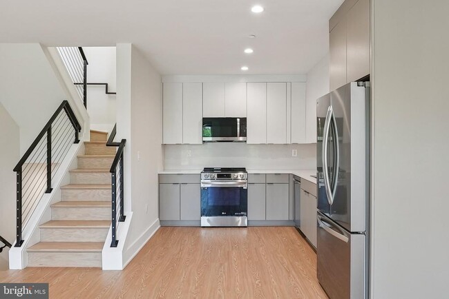 Building Photo - 2134 Wisconsin Ave NW Unit 6 Rental