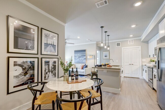 Photo - Modern Living + 4 Weeks Free! Unit PON