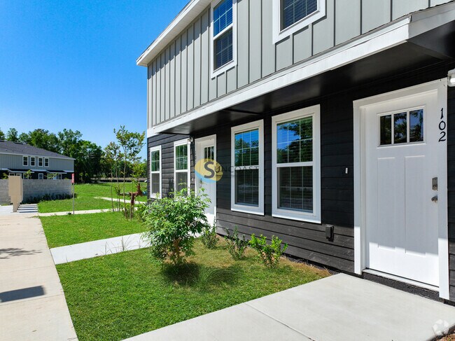 Building Photo - 3821 SW 43rd Ct Unit 100-2 Rental