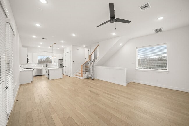 Photo - 2811 Anita St