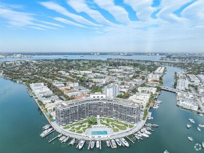 Building Photo - 900 Bay Dr Unit 725 Rental