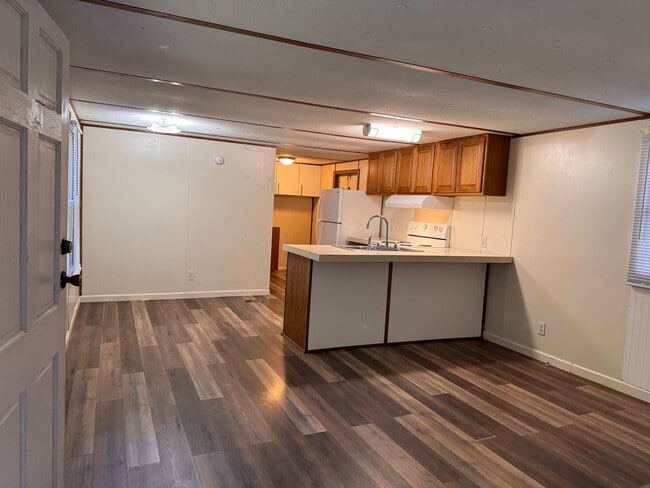 506-D SAUNDERS DR