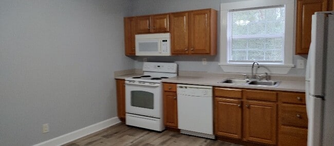 Photo - 763 Ergle St