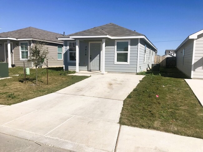 Building Photo - Beautiful home with great amenities!
